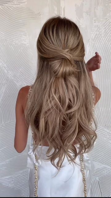 Chrissy Rasmussen on Instagram: "New Years Eve style 🎉 w/ @lindseyraemyers wearing @habithairx hand tied wefts in Pecan Sandie & Vanilla Almond Butter 😍" Pecan Sandy Hair Color, Vanilla Almond Hair, Honey Vanilla Blonde Hair, Honey Vanilla Blonde Balayage, Pecan Sandie Hair Color, Almond Butter Hair, Vanilla Hair Color, Almond Hair Color, Pecan Sandy Hair