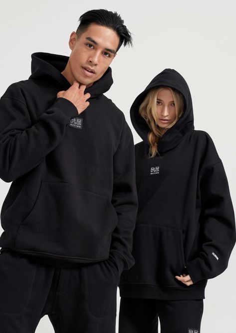 Streetwear Photoshoot, Fashion Outfits Men, Guys Fits, Mode Abaya, P E Nation, Oversize Fashion, Clothing Photography, Clothing Essentials, Hoodies Design