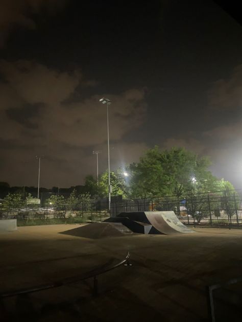 view of night sky in a skate park with ramp Skating Park Aesthetic, Skater Life Aesthetic, Skate Park At Night Aesthetic, Skate Night Aesthetic, Skatepark Aesthetic Night, Skatepark At Night, Skating Aesthetic Night, Skate At Night, Skate Aesthetic Girl