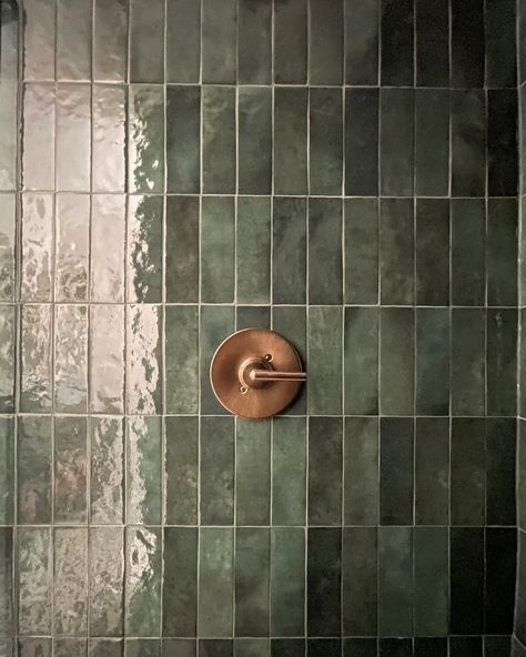 Earth Tones Bathroom, Shower Bathroom Design, Emerald Tile, Modern Shower Tile, Green Shower Tile, Dark Green Tile, Earthy Bathroom, Green Tile Bathroom, Luxury Master Bathrooms