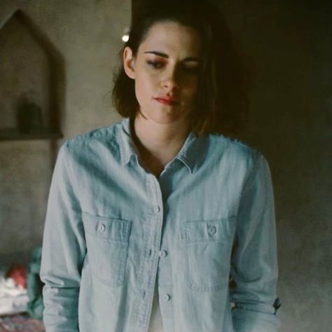 Personal Shopper Trailer Personal Shopper Movie, Adam Driver Movies, Kristen Stewart Gif, Newest Horror Movies, Kristen Stewart Movies, Mary Sue, Thriller Movie, Adam Driver, B Movie