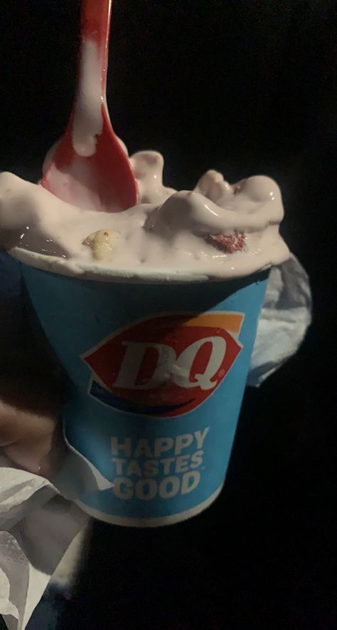 Dairy Queen Dairy Queen Blizzard Aesthetic, Dairy Queen Aesthetic, Blizzard Dairy Queen, Dq Blizzard, Dairy Queen Blizzard, Queen Aesthetic, Dairy Queen, Food Therapy, Yummy Comfort Food