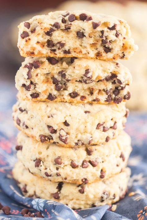 Sweet Brunch Recipes, Savory Brunch Recipes, Quick Biscuits, Chocolate Chip Biscuits, Drop Biscuits Recipe, Sweet Brunch, Homemade Recipes Dessert, Easy Brunch Recipes, Flaky Biscuits