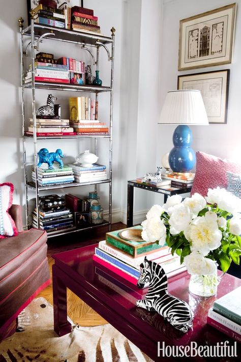 the pink clutch ...: A Small Space with a Big Statement Upper East Side Apartment, House Beautiful Magazine, New York City Apartment, New York Apartment, Upper East Side, A Living Room, Small Space Living, One Bedroom, Bookshelves