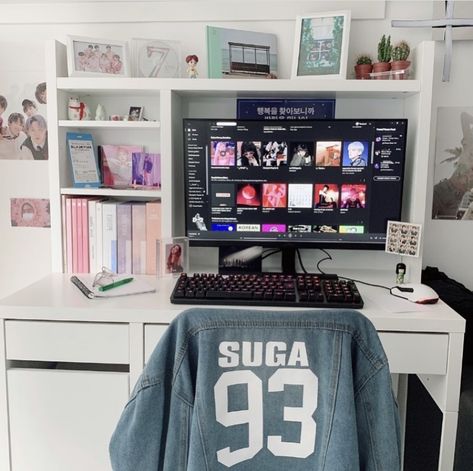 #btsroomdecor #room Kpop Bedroom, Ikea Micke Desk, Set Up Gamer, Micke Desk, Room Organization Bedroom, Army Room Decor, Kpop Room, New Pc, Army Room