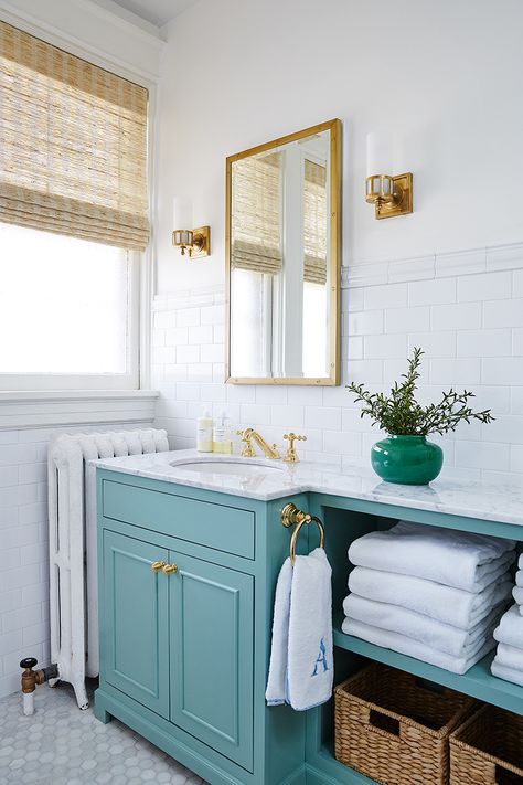 Turquoise Vanity, Baie Vintage, Makeover Kamar Mandi, Turquoise Bathroom, Bathroom Color Schemes, Bad Inspiration, Bathroom Color, Cool Ideas, House Bathroom