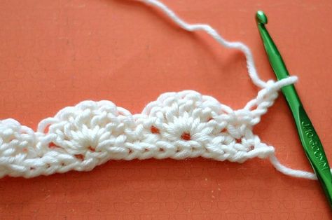 Scalloped crochet edging featured image Crochet Scalloped Edge, Crochet Edging Pattern, Crochet Edgings, Crochet Hack, Crochet Edging Patterns, Crochet Lace Edging, Easy Crochet Projects, Crochet Shop, Crochet Blog