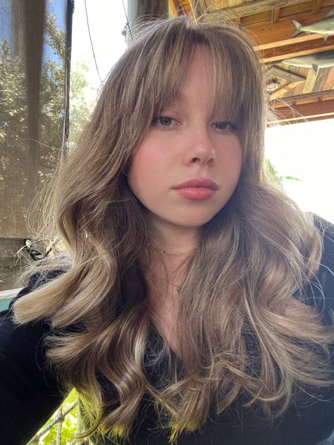 blonde balayage blowout hairstyle wispy bangs wavy hair summer Wispy Bangs Blowout, Hairstyle Wispy Bangs, Wispy Bangs Wavy Hair, Balayage Blowout, Wavy Hair Summer, Blowout Hairstyle, Bangs Wavy, Bangs Wavy Hair, Light Curls