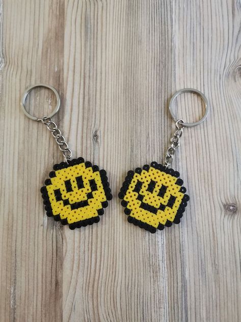 Bff Perler Beads, Perler Bead Keychain Ideas, Hama Beads Aesthetic, Small Perler Beads, Perler Beads Keychain, Perler Keychain, Perler Bead Keychain, Mini Hama Beads, Easy Perler Beads