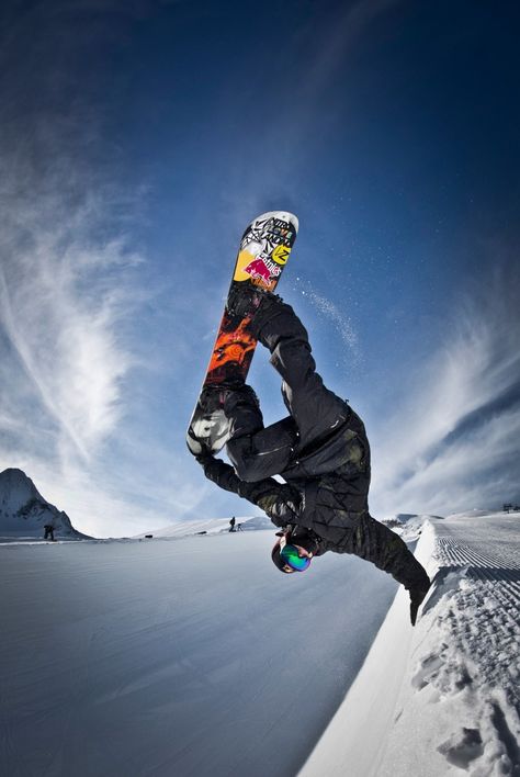 The-Art-of-Flight Red Bull Snowboarding, Snowboard Wallpaper, Snowboarding Girls, Snowboarding Wallpaper, Snowboarding Tattoo, Snow Vibes, Snowboard Trip, Snowboarding Pictures, Snowboarding Photography