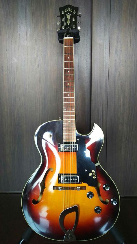 1965 Guild T-100D Guild Guitars, Musical Wallpaper, Instrument Music, Electric Guitar Design, Guitar Photos, Handmade Guitar, Archtop Guitar, Guitars Electric, Jazz Guitar