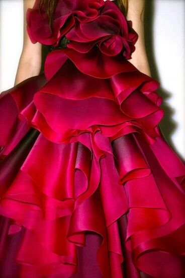 Q Detail Couture, All Things Red, Olivia Palermo, Marchesa, Gorgeous Gowns, Wearing Red, Mode Inspiration, Gigi Hadid, Beautiful Gowns