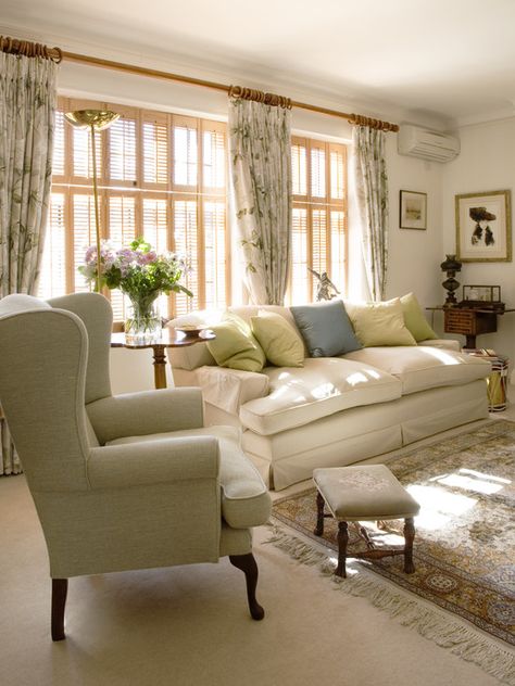 English Living Room Decor, English Style Living Room, Khaki Living Room, Cortinas Country, London Living Room, English Living Room, Living Room Green, Traditional Living, Traditional Living Room