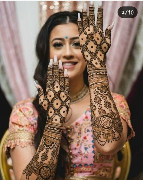 Mehdi Photoshoot, Mehandhi Photoshoot, Mehandi Pics Bride, Mehdi Pose For Bride, Wedding Mehandi Pose, Mehandi Poses For Bride, Mendhi Pose For Bride, Mahndi Pic, Bride Mehdi Pose