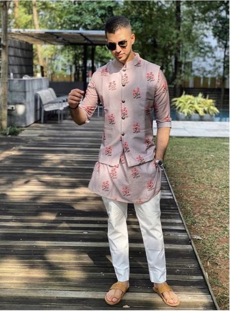 Kurta Pajama Men For Jaggo, Mens Wastecoat, Summer Wedding Outfits Indian Men, Kurta Pajama Men Wedding Design, Men Kurta Pajama Style, Latest Designer Kurta For Men, Mehendi Outfits For Men, Mens Ethnic Wear Wedding, Mens Wedding Kurta