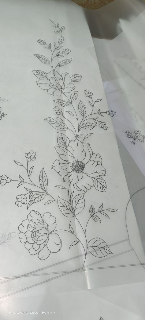 Big Floral Embroidery, Big Motifs For Embroidery, Big Flower Embroidery Design, Embroidery Motifs Design Drawings, Drawing For Aari Work, Motif Sulam, Flower Pattern Drawing, Pattern Sketch, Embroidery Fashion Detail