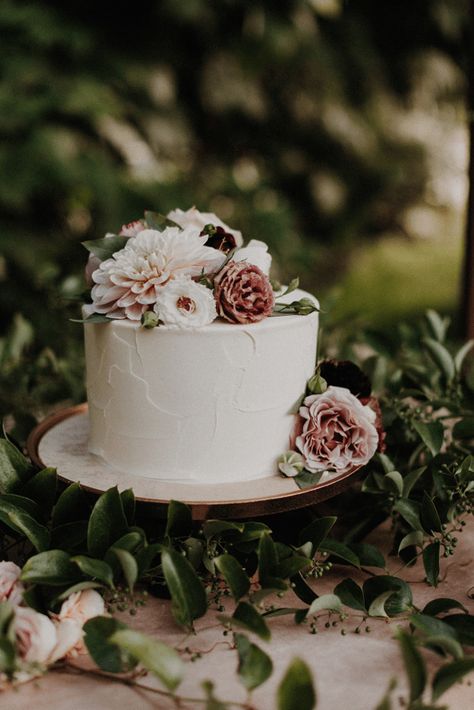 6 Inch Wedding Cake Rustic, Boho Wedding Cake 1 Tier, Simple Cottagecore Wedding Cake, One Tier Wedding Cake With Flowers, Wedding Cake One Layer, Small Simple Wedding Cake, One Layer Wedding Cake, Wedding Cake Single Tier, Wedding Cake One Tier