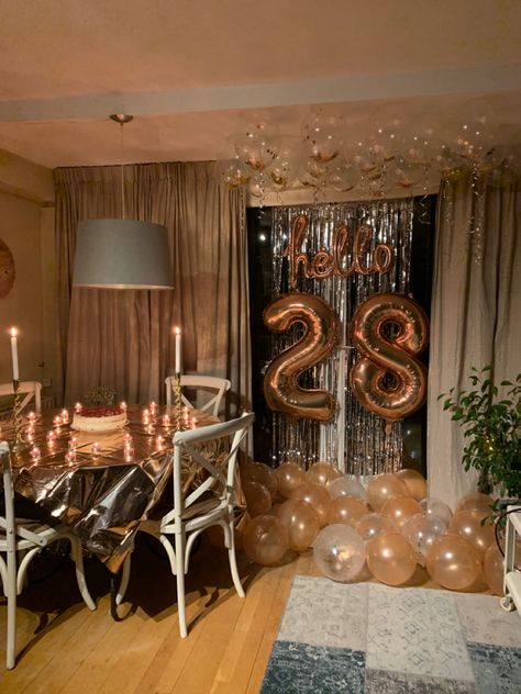 #Birthdayideas #Birthdaywomen #28Birthday #Rosegoldbirthday Birthday Table Decor, 28th Birthday, Birthday Table, Party Party, Table Decor, Birthday Ideas, Rose Gold, Table Decorations, Birthday