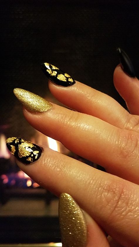 Gold and black nail design Black Nail Design, Gold Flake, Nail Art Designs Videos, Black Nail Designs, Black Nail, Gold Flakes, Black Nails, Nail Design, Art Designs