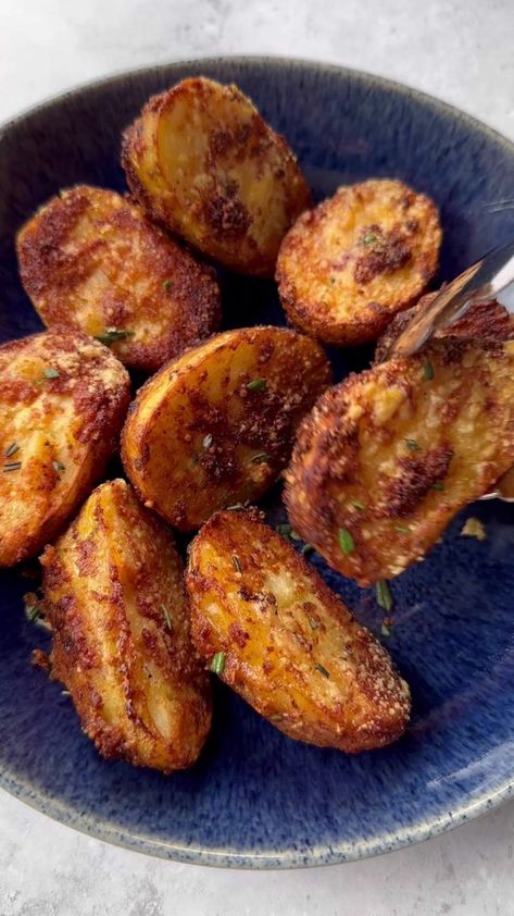 Air Fryer Roasted Potatoes, Potatoes In Air Fryer, Air Fryer Roast, Easy Air Fryer Recipes, Air Fryer French Fries, Air Fryer Chicken Thighs, Air Fryer Baked Potato, Air Fryer Fish, Recipes Air Fryer