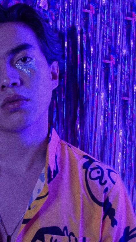 Euphoria Aesthetic Euphoria makeup euphoria outfit euphoria makeup men euphoria makeup boy euphoria looks euphoria makeup looks jules rue nate euphoria party Shiny Outfits Men, Euphoria Boys Outfits, Euphoria Aesthetic Outfits Men, Euphoria Outfits Guys, Euphoria Outfits Men, 21st Aesthetic, Euphoria Themed Party Outfits, Euphoria Outfits Party, Glam Party Outfit