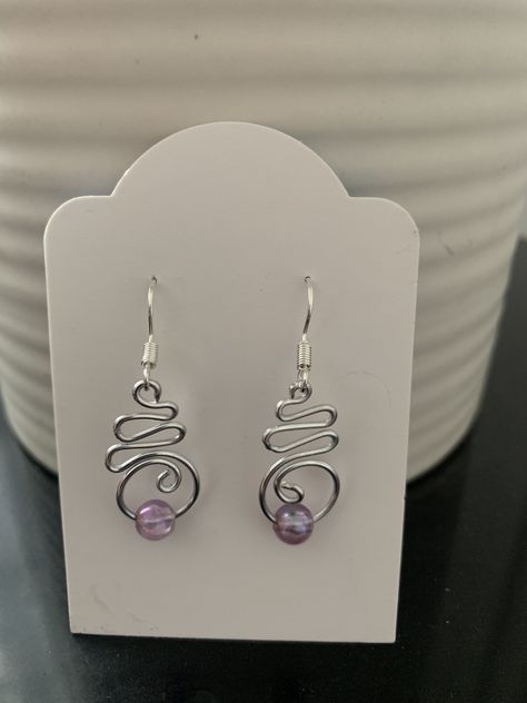 Wire Wrapped Jewelry Aesthetic, Wire Earing Ideas, Bead Wire Earrings, Crystal Earrings Diy, Wire Charms, Wired Earrings, Diy Wire Earrings, Wire Jewelery, Wire Wrap Jewelry Designs