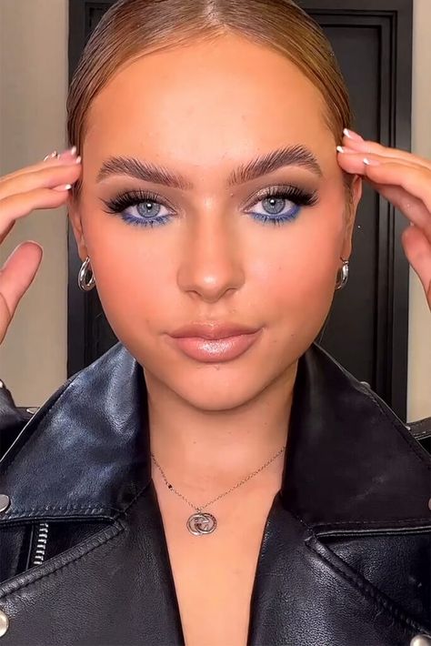 Makeup For Baby Blue Dress, Eyeshadow Tutorial Step By Step, Light Blue Eyeshadow, 2000’s Makeup, Blue Eyeshadow Tutorial, Baby Blue Eyeshadow, Eye Makeup For Blue Eyes, Blue Eyeshadow Looks, Blue Makeup Looks