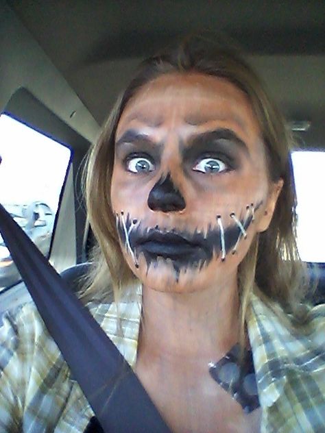 Scarecrow makeup for Halloween 2015! (my photo) Scary Scarecrow Makeup Women, Scarecrow Outfit, Scarecrow Halloween Makeup, Halloween Costumes Scarecrow, Scarecrow Makeup, Makeup For Halloween, Quick Halloween Costumes, Scarecrow Costume, Halloween Makeup Diy