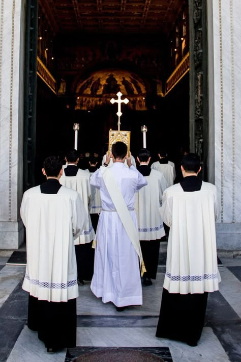 Ordination at St Peter's Basilica Site-Wide Activity | Awestruck Catholic Social Network Holy Orders, Traditional Catholicism, Catholic Altar, Catholic Pictures, Blessed Sacrament, Catholic Churches, Christian World, Catholic Art, Roman Catholic