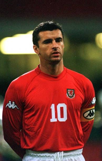 Gary Speed, Welsh Football, Association Football, Red Wall, Sports Figures, Vintage Football, Soccer Shirts, Soccer Players, Fifa