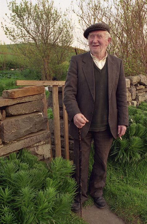 Doolin Man Ireland Irish Mens Clothing, Irish Outfit Men, Ireland Photography People, Old Irish Man, Irish Culture Aesthetic, Irish Village, Irish Clothing, Irish Country, Irish Eyes Are Smiling