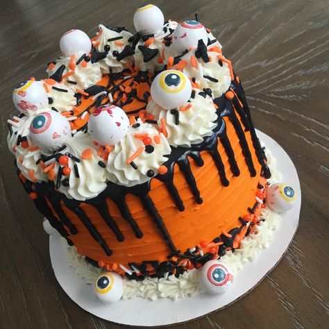 Eyeball Cake, Candy Eyeballs, Halloween Eyeballs, Halloween Cake, Halloween Cakes, Drip Cakes, Love Cake, Fall Fun, Baked Goods