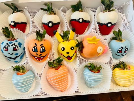 Pokemon themed strawberries Pokemon Strawberries, Pikachu Strawberries, Pokemon Dessert Table, Pokemon Dessert Ideas, Pokemon Themed Desserts, Pokemon Cakesicles, Pokémon Desserts, Pokemon Chocolate Covered Strawberries, Pokemon Treats