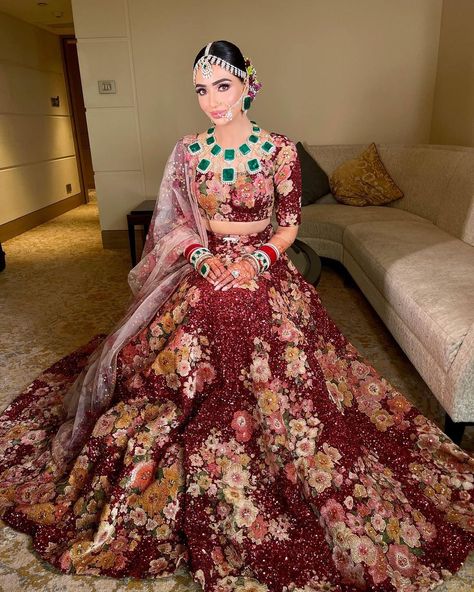 Sabyasachi Collection, Maroon Lehenga, Best Indian Wedding Dresses, Sabyasachi Bridal, Emerald Jewellery, Sabyasachi Bride, Sabyasachi Lehenga, Lehenga Choli Wedding, Wedding Lehenga Designs