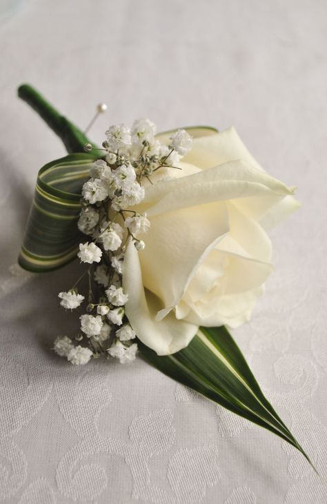 Rose buttonhole with delicate gypsophila and variegated greenery Floristry Techniques, Ivory Wedding Flowers, Prom Corsage And Boutonniere, Gypsophila Wedding, Pink And White Weddings, Wedding Flower Design, Button Holes Wedding, White Roses Wedding, Cinderella Carriage