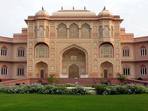 Rajasthani Interior Design, Amber Fort, Palace Architecture, House Architecture Styles, Luxury Mansions Interior, India Travel Places, Rajasthani Art, India Architecture, Mughal Architecture