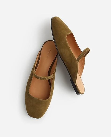 The Greta Ballet Flat Mule | Madewell Stylish Flat Shoes For Women, Fall Business Casual Shoes, 2024 Fall Shoe Trends, Fall Shoes 2024, Etsy Clothing Women, Outfits With Flats, Feminine Shoes, Fall Flats, Work Shoes Women