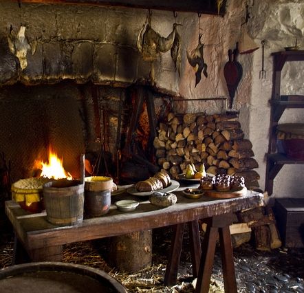 Kitchen Witchery:  A #Witch's #kitchen. Medieval Cottage, Medieval Kitchen, Witch Cottage, Medieval Aesthetic, Casa Country, Kitchen Witchery, Medieval Houses, Medieval Life, Witch House