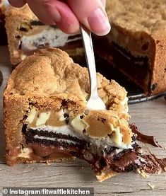 Nutella Cookie Pie, Oreo Cookie Pie, Nutella Pie, Nutella Cookie, Chocolate Dishes, Easy Dessert Recipe, Nutella Recipes, Easy Baking Recipes Desserts, Cookie Pie