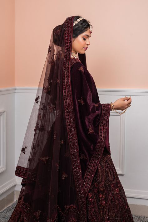 Lehenga With Double Dupatta, Burgundy Lehenga, Arab Wedding Dress, Maroon Wedding Dress, Indian Wedding Lehengas, Maroon Bridal Lehenga, Double Dupatta, Maroon Lehenga, Red Bridal Dress