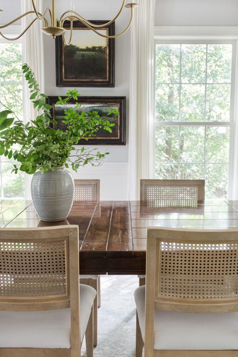 A few changes to your dining room can make a big impact without breaking the bank. Five simple ways to update you dining room on a budget. Transitional Dining Room Decor, Dark Wooden Table, Dark Dining Room, Dining Room Decor Ideas, Dining Room Updates, Room On A Budget, Transitional Dining Room, Transitional Dining, Dining Room Makeover