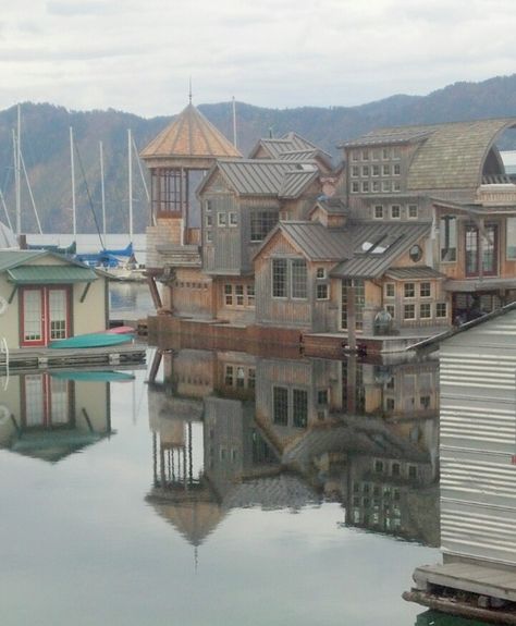 Floating Home in Bayview, Idaho Bayview Idaho, Idaho Living, Fabulous Homes, Northern Idaho, Floating Homes, Crazy House, Floating House, Houseboat, Mississippi River