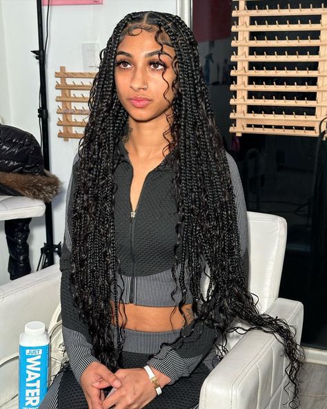 Medium Large Bohemian Knotless Braids, Large Bohemian Knotless, Large Bohemian Knotless Braids, Box Braid Styles, Braids To Try, Braiding Ideas, Burgundy Box Braids, Side Swept Braid, Red Box Braids