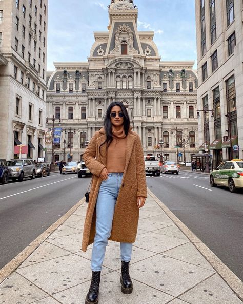 Philadelphia Travel Guide – MAARIA DEEK Philadelphia Travel, Philly Style, Cold Outfits, Fashion Jackson, City Outfits, Teddy Coat, Photoshoot Inspiration, Winter Looks, Outfits Casuales