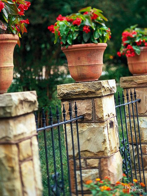 Alternate mortared stone columns with wrought-iron panels topped with finials for an elegant and stately fence combination. Top the stone pillars with clay pots filled with begonias or other colorful blooms for visual appeal. Courtyard Fencing, Pretty Fence, Creative Fence, House Driveway, Yard Fencing, Brick Pillars, Fence Outdoor, Iron Fences, Decorative Fence