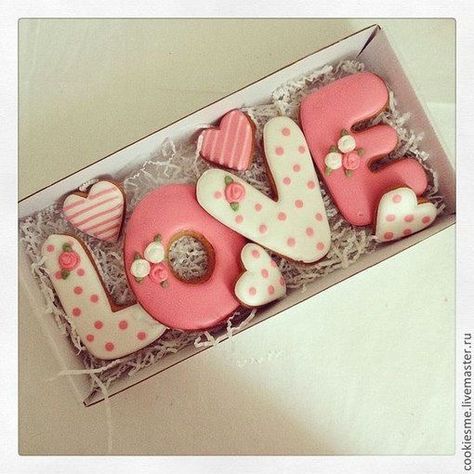 . بيتي فور, Valentine Cookies Decorated, Valentines Day Sugar Cookies, Valentine Sugar Cookies, Valentines Baking, Cookie Bouquet, Valentines Day Cakes, Sugar Cookie Designs, Valentine Cake