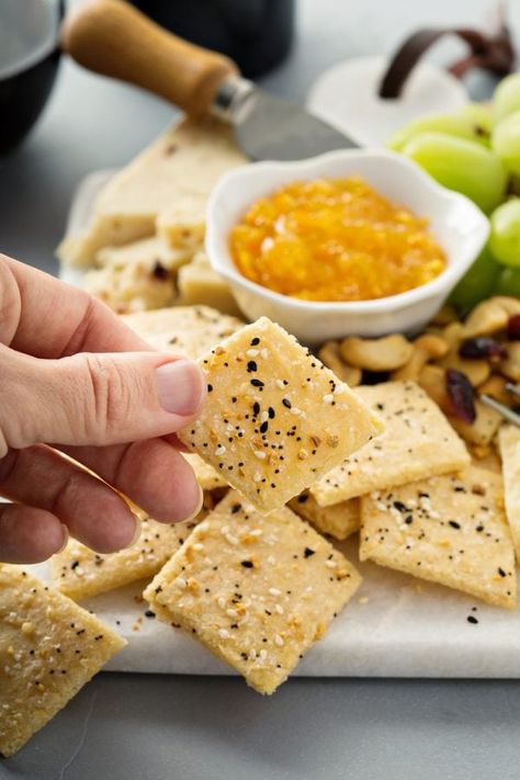 The Best Low Carb Crackers made with almond flour and flavored with everything bagel seasoning and parmesan cheese! #Keto #LowCarb #GlutenFree