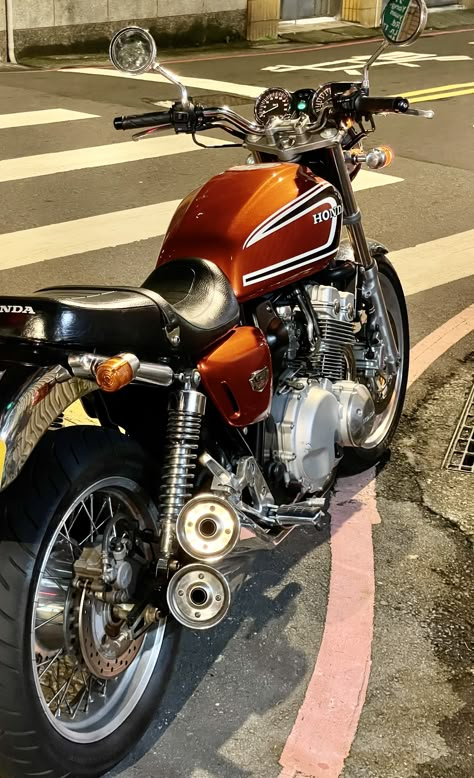 Old Honda Motorcycles, Cb 1300, Honda Cb350, Vintage Honda Motorcycles, Honda Cbx, Versys 650, Yamaha Bikes, Honda Bikes, Cb 750