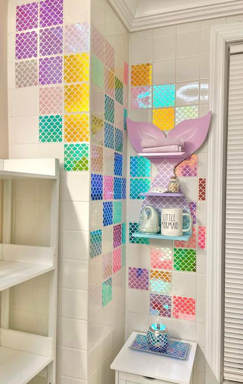 Mermaid Tile Bathroom, Mermaid Bathroom Ideas, Funky Bathroom Ideas, Fancy Interior, Bathroom Vibes, Funky Bathroom, Mermaid Bathroom Decor, Mermaid Board, Ideas Bathroom Decor