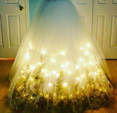 13 ways to literally get lit on your wedding day – SheKnows Diy Prom Dress, Creative Halloween Costumes Diy, Diy Maxi Dress, Light Up Dresses, Ball Gowns Wedding Dress, Tulle Maxi Dress, Wedding Skirt, Dark Wedding, Dress Tutorials